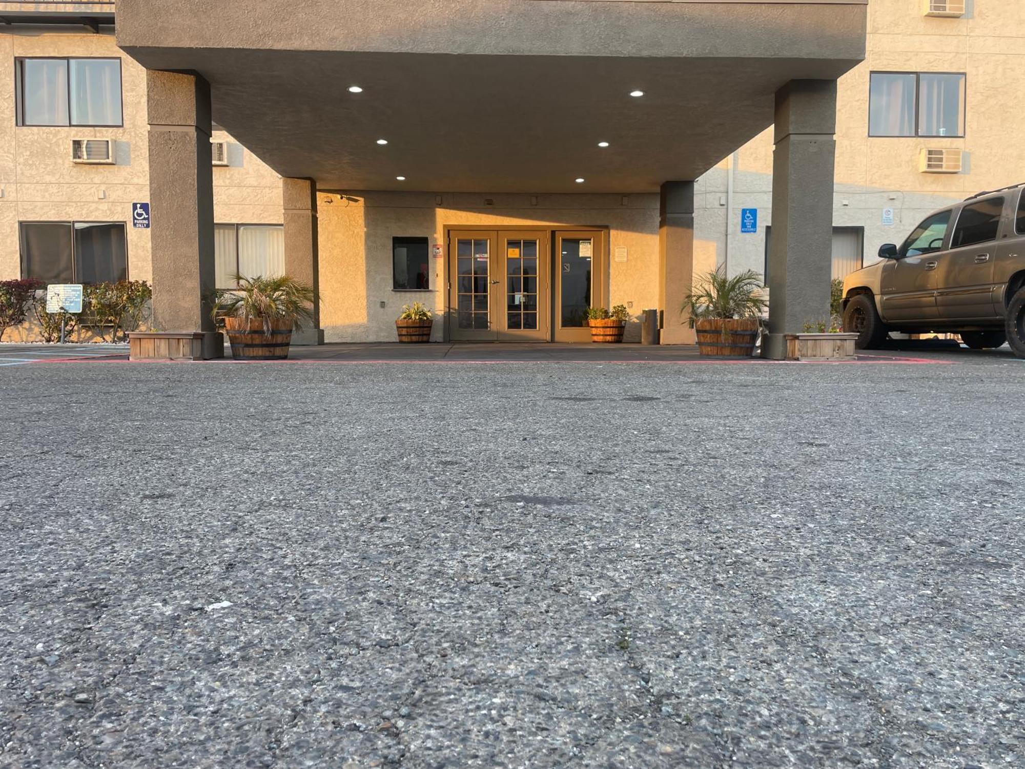 Sutter Inn Yuba City Bagian luar foto
